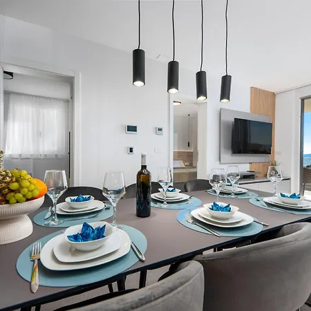Apartment Sunshine Breeze Promajna