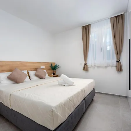 Sunshine Breeze Apartment *