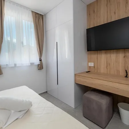 Sunshine Breeze Apartment