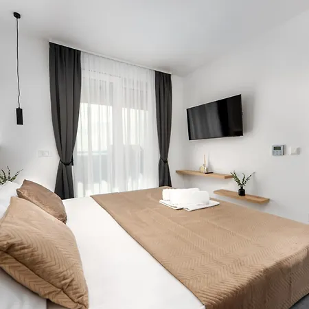 Apartment Sunshine Breeze Promajna