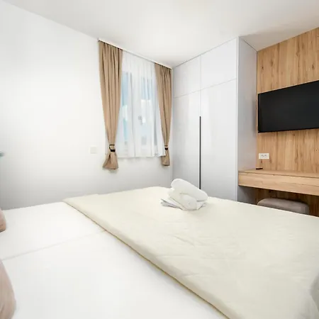 Sunshine Breeze Apartment Promajna