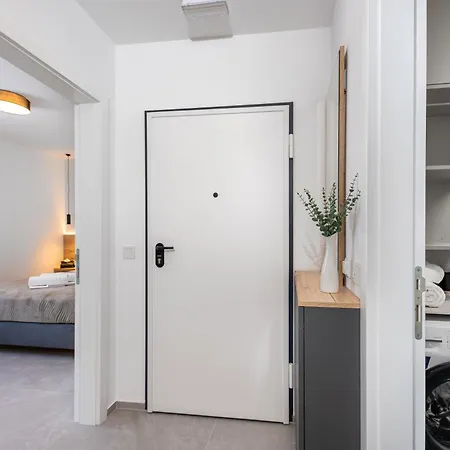 Apartment Sunshine Breeze Promajna