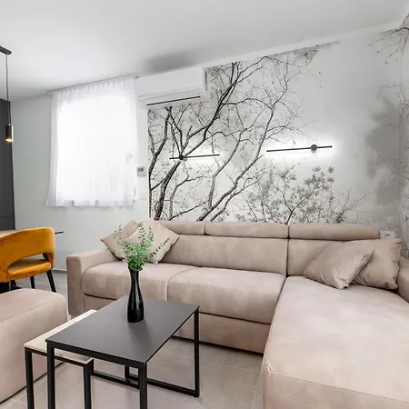 Sunshine Breeze Apartment *